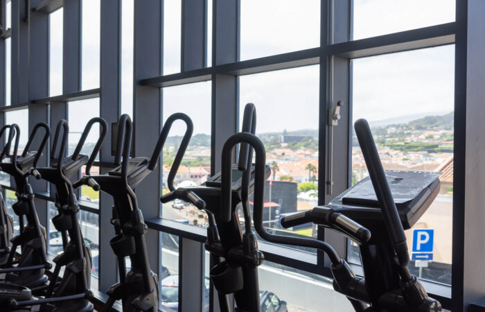 Sala de cardio do ginásio best of, mostrando 4 máquinas elipticas